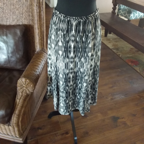 JM Collection Ladies Petite Skirt - Picture 7 of 8